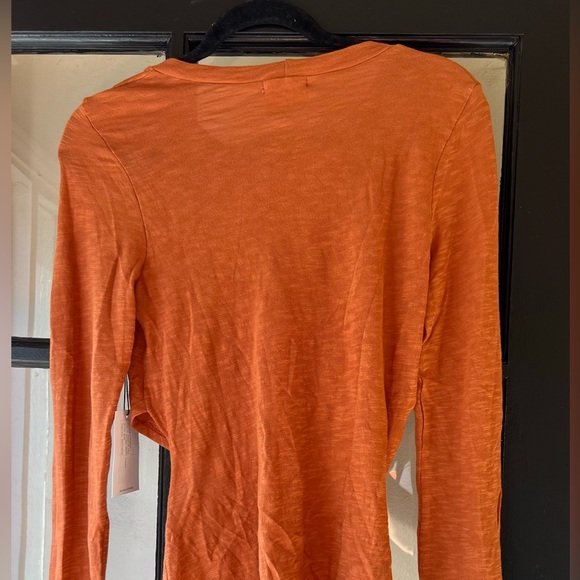 NWT Ginger LNA Crew Neck Cut Out Top - Picture 2 of 6